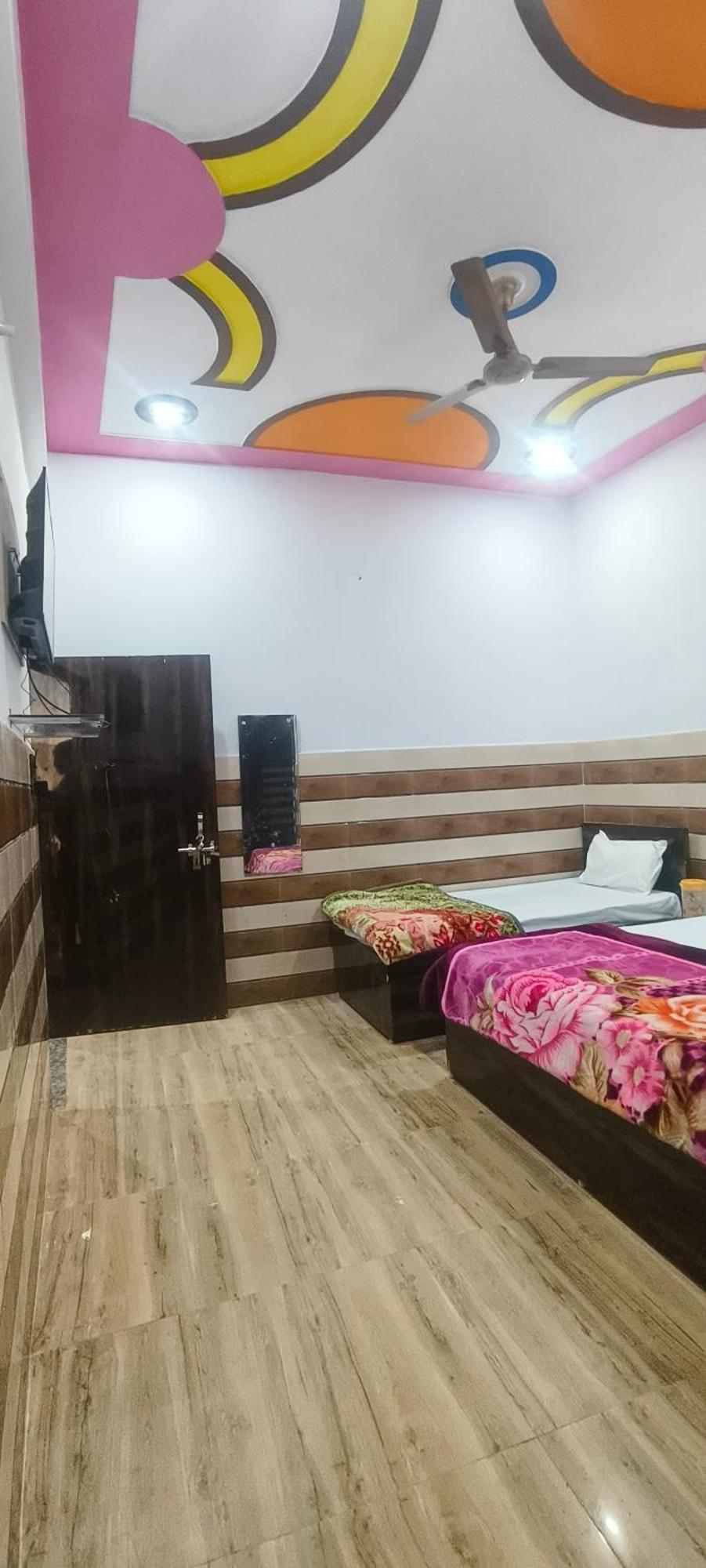 Отель K.D.Dham Near Prem Mandir1 Вриндавана Экстерьер фото